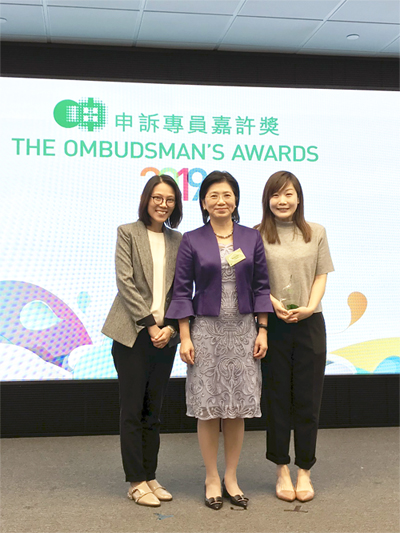 The Ombudsman Ms Winnie Wai-yin CHIU (middle) pictured with the award-winning PCPD staff members: Assistant Personal Data Officers of the Complaints Section: Ms Natalie Kit-ying YUNG (right) and Ms Joyce Hoi-ling LI (left).