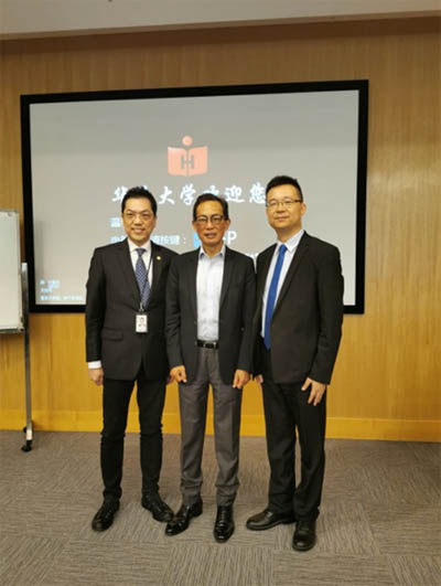 Mr Stephen WONG, Privacy Commissioner for Personal Data, Hong Kong (middle), Mr Allen TING, Senior Legal Counsel of Huawei Legal Compliance Management Department (left) and Mr Ken YANG, Coordinator of the Office for Personal Data, Macao (right) in the event.



